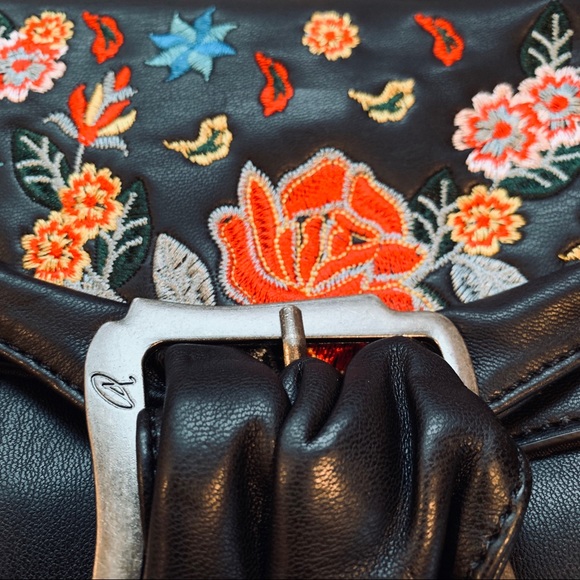 Bags 2 for $15! Lola embroidered clutch NWT - Picture 7 of 8